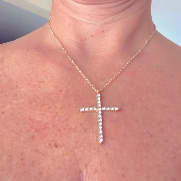 5 for$20🛍️

Faux diamond cross with gold tone chain - Picture 3 of 3